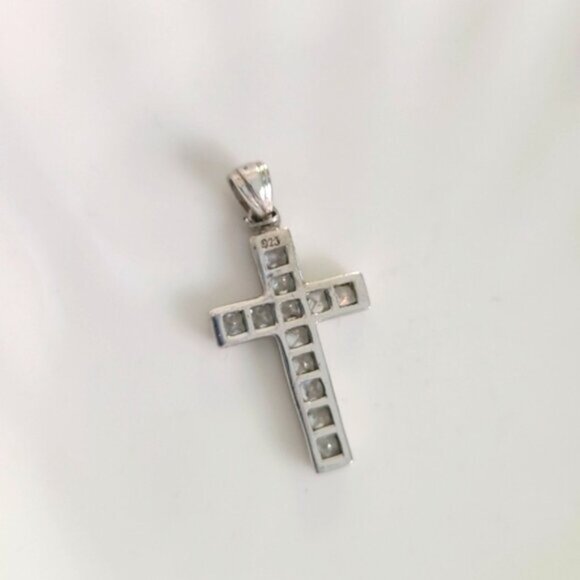 Gorgeous Vintage Sterling Silver 925 Princess Cut Cubic Zirconia Cross Pendant - Picture 4 of 4